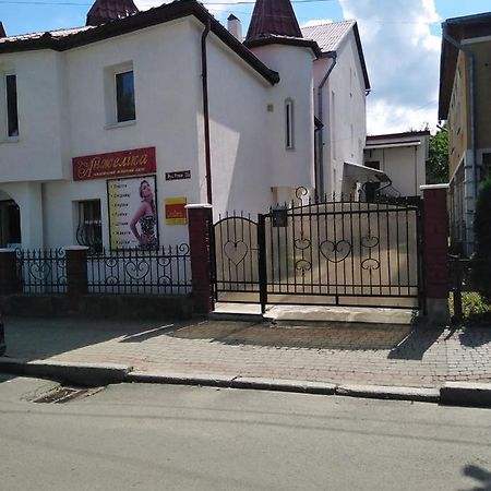 Sadyba Anzhelika Truskavec Exteriér fotografie